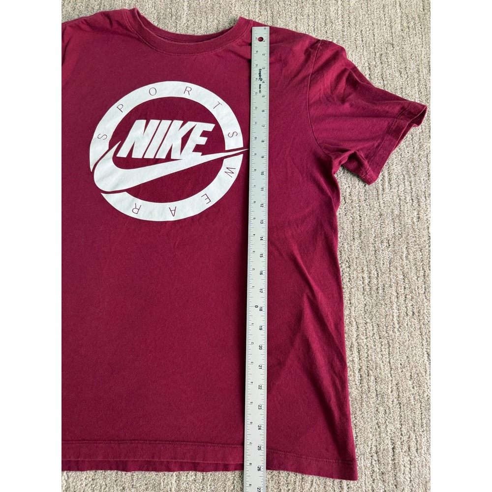 Nike Sportswear Graphic T-Shirt Mens Medium Burgundy Maroon Short Sleeve Swoosh